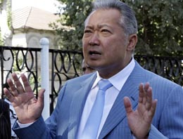 Kırgız lider Bakıyev ülkeyi terketti