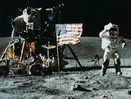 ABD gerçekten Ay'a ayak bastı mı?