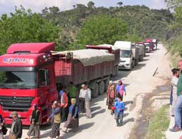 Milaslı kadınlar yol kapattı