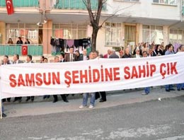 Samsun şehidini bağrına bastı